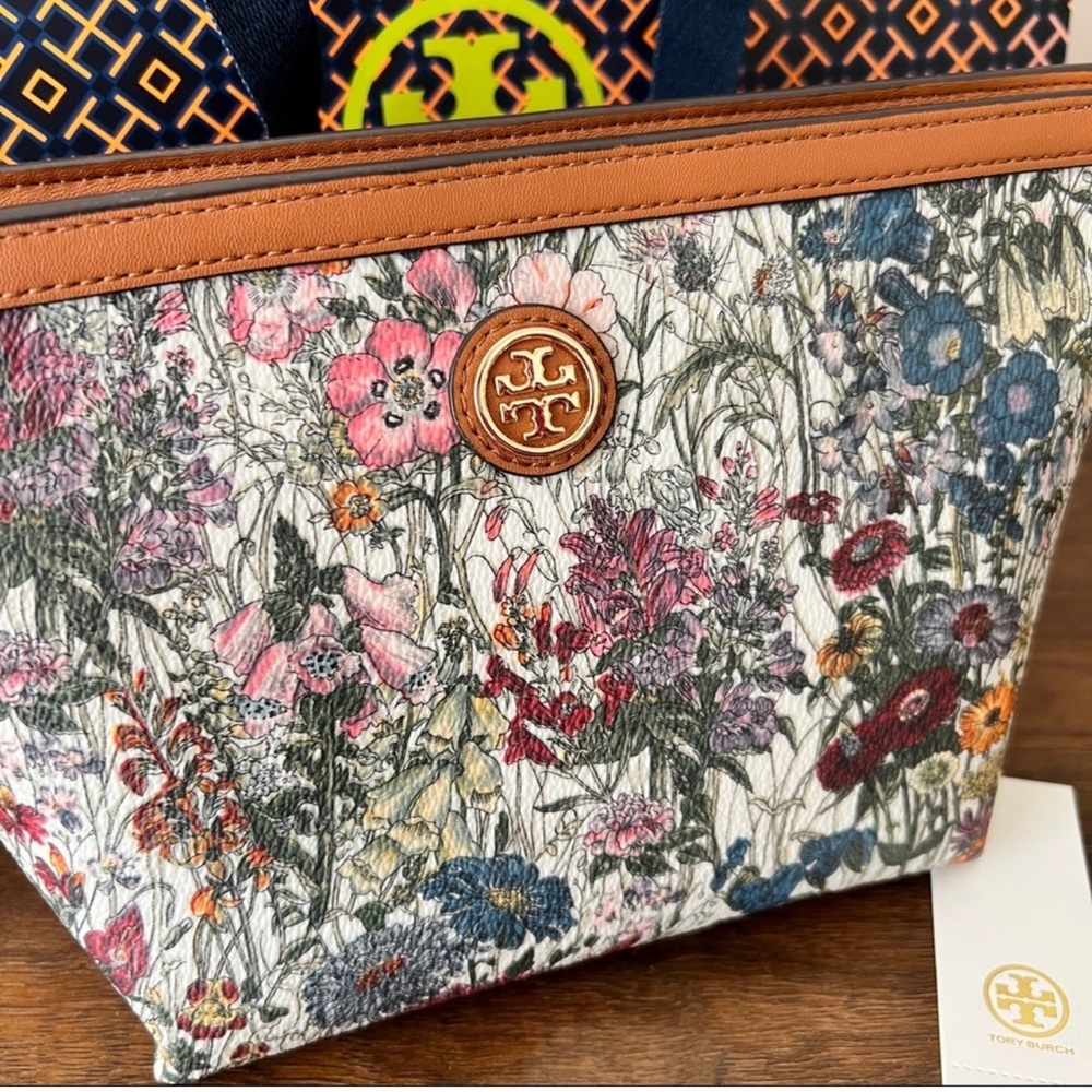 Tory Burch Kerrington Triangle Cosmetic Case